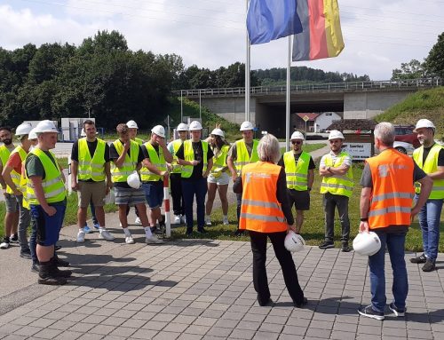 Maurer­klasse besucht die Firma Elsäßer Beton-Bauteile